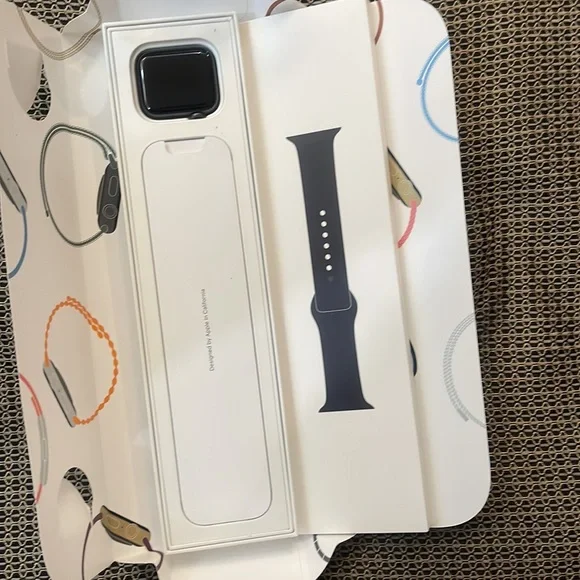 - Apple Watch⌚️‼️SERIES 6, 44 mm
Space Gray Aluminum Case
Black Sport Band - Picture 8 of 9